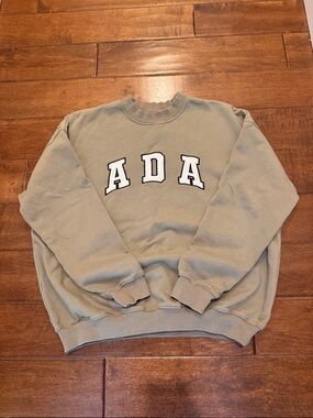 Adanola ADA Crewneck Sweatshirt in Sage Green size medium